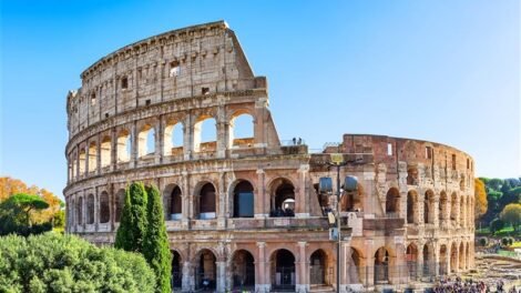 Símbolo da grandiosidade de Roma, o Coliseu atravessa séculos como um dos monumentos mais impressionantes do mundo - Foto: Divulgação
