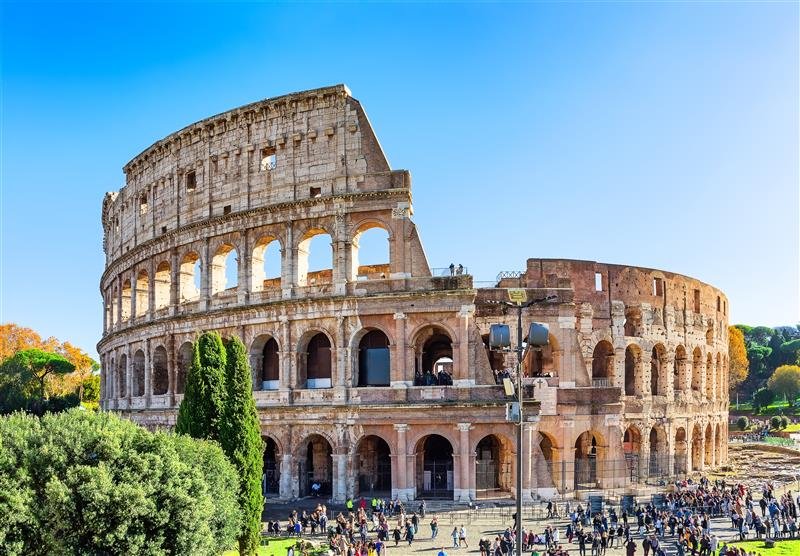 Símbolo da grandiosidade de Roma, o Coliseu atravessa séculos como um dos monumentos mais impressionantes do mundo - Foto: Divulgação